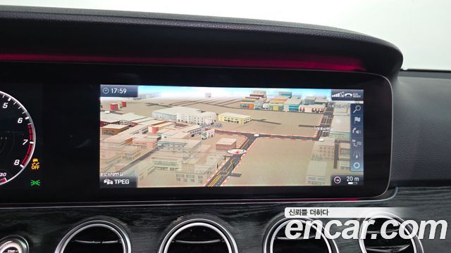 Mercedes-Benz E-Class 2019 — photo 22