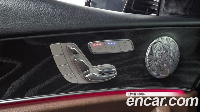Mercedes-Benz E-Class 2019 — photo 23