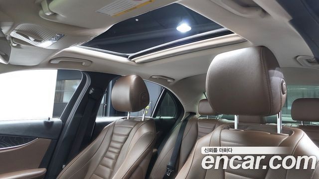 Mercedes-Benz E-Class 2019 — photo 25