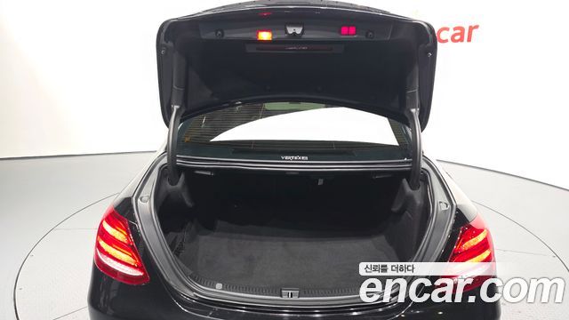 Mercedes-Benz E-Class 2019 — photo 26