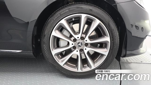 Mercedes-Benz E-Class 2019 — photo 7