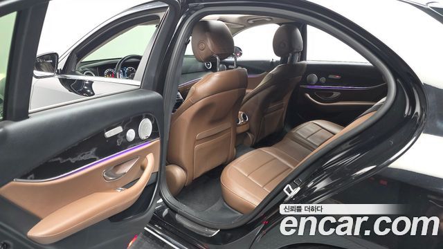 Mercedes-Benz E-Class 2019 — photo 16