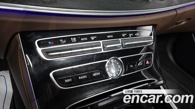 Mercedes-Benz E-Class 2019 — photo 27