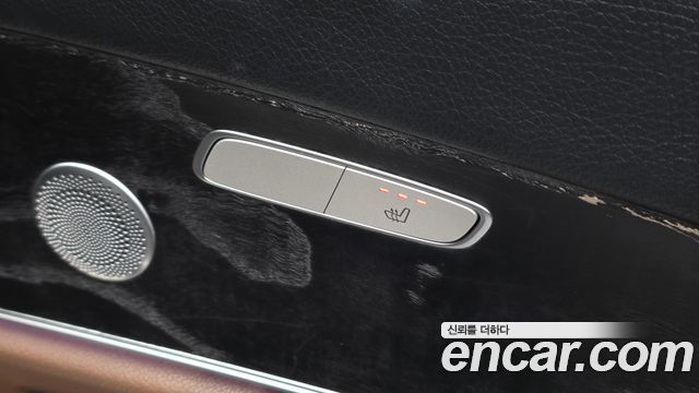 Mercedes-Benz E-Class 2019 — photo 31