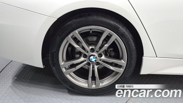 BMW 3-Series 2018 — photo 5