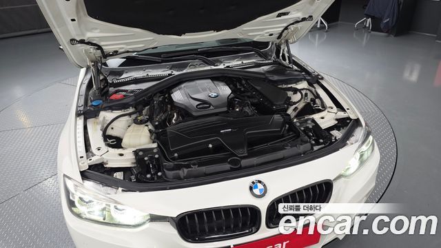 BMW 3-Series 2018 — photo 6