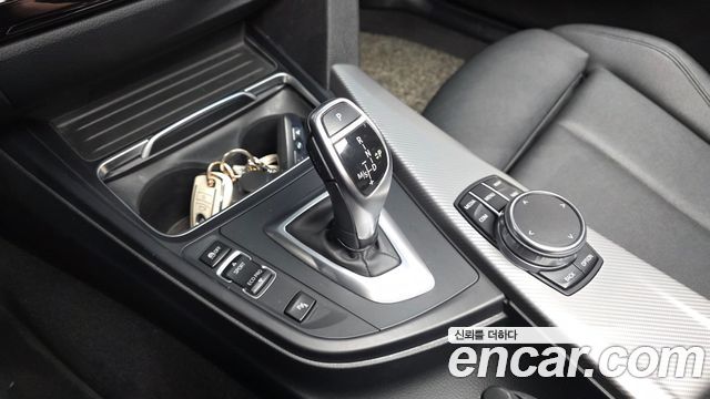 BMW 3-Series 2018 — photo 9