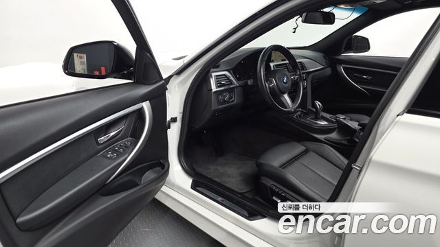 BMW 3-Series 2018 — photo 10