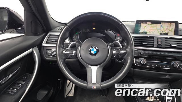 BMW 3-Series 2018 — photo 13