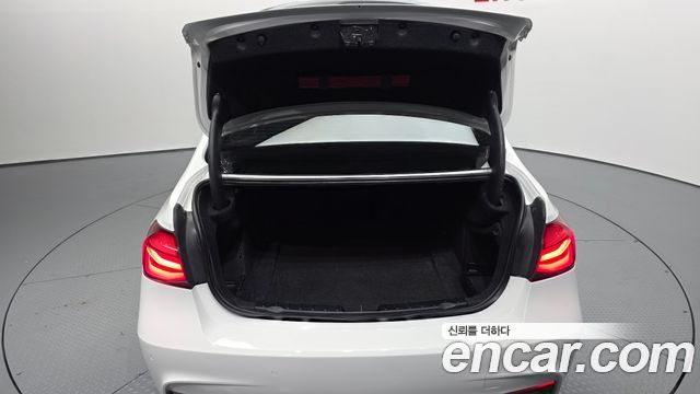 BMW 3-Series 2018 — photo 20