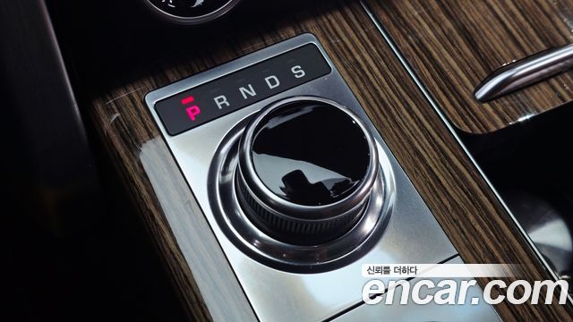 Land Rover Range Rover 2018 — photo 12