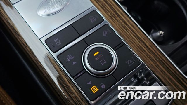 Land Rover Range Rover 2018 — photo 30