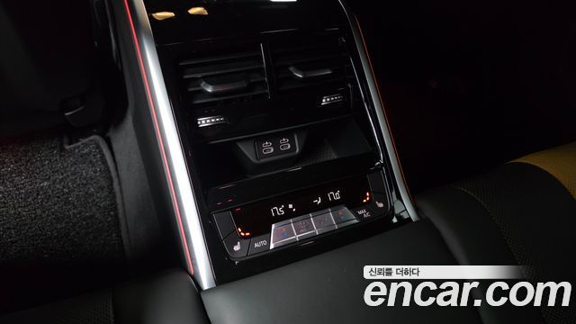 BMW M8 2020 — photo 24
