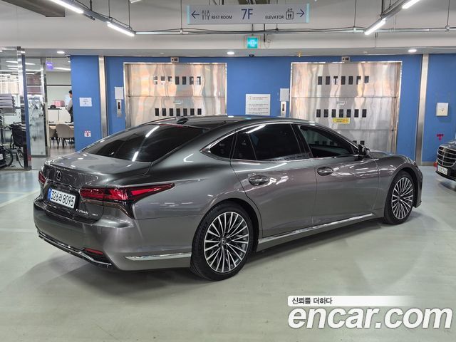 Lexus LS 2024 — photo 2