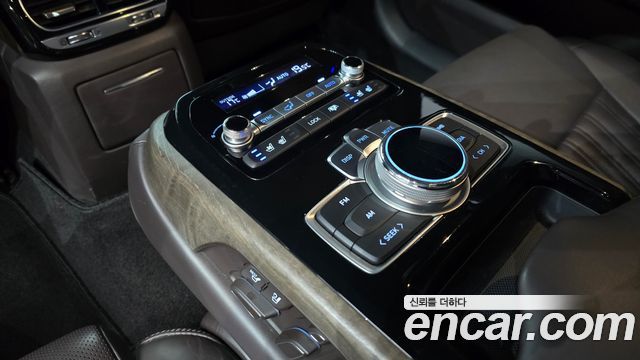 Genesis G90 2019 — photo 24