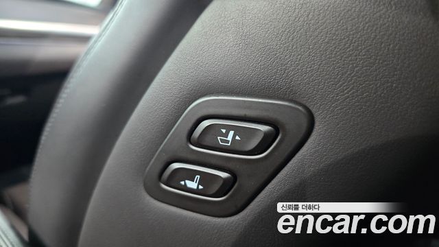 Genesis G90 2019 — photo 30