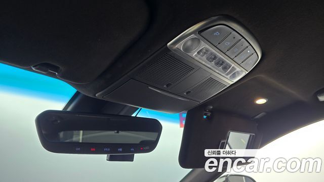 Genesis G90 2019 — photo 32