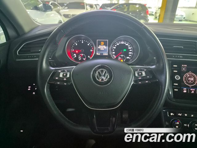 Volkswagen Tiguan 2020 — photo 11