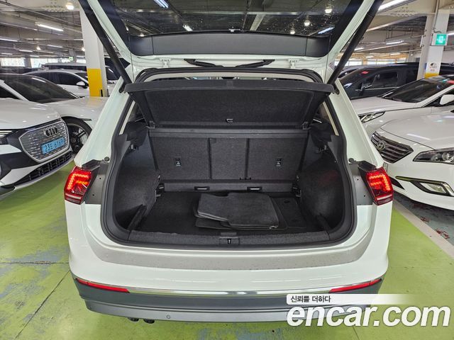 Volkswagen Tiguan 2020 — photo 18