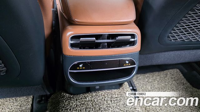 Genesis GV70 2022 — photo 25