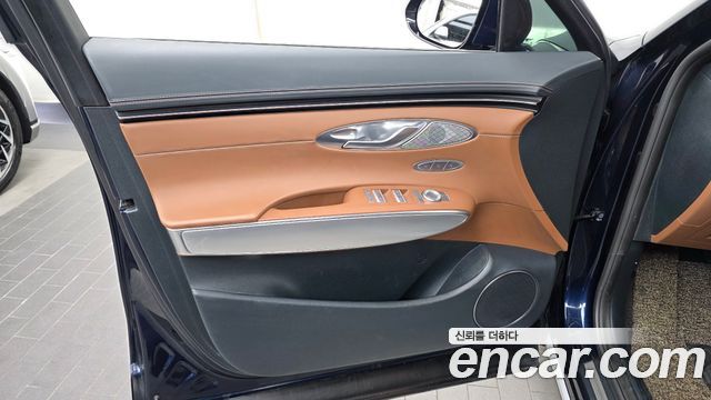 Genesis GV70 2022 — photo 14