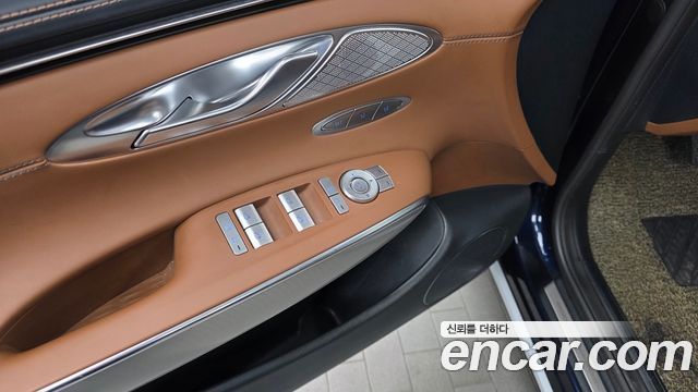 Genesis GV70 2022 — photo 27