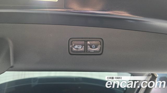 Genesis GV70 2022 — photo 30