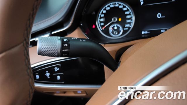 Genesis GV70 2022 — photo 32