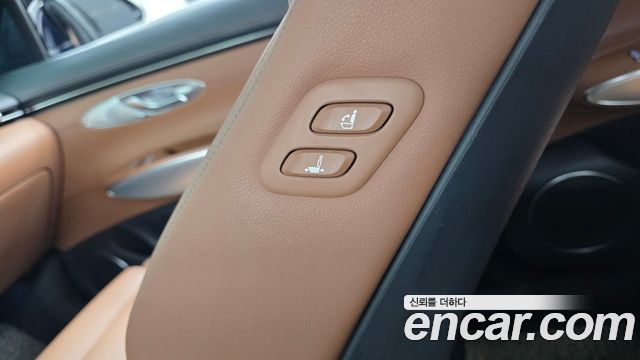 Genesis GV70 2022 — photo 33