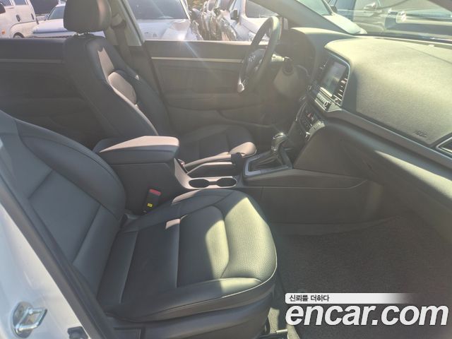 Hyundai AVANTE 2018 — photo 7