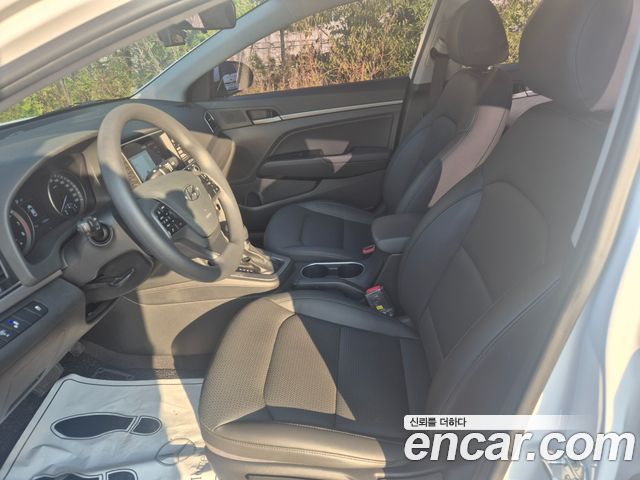 Hyundai AVANTE 2018 — photo 10
