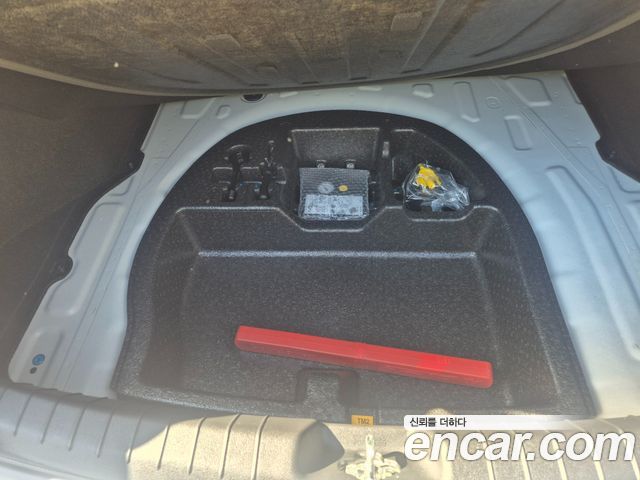 Hyundai AVANTE 2018 — photo 13