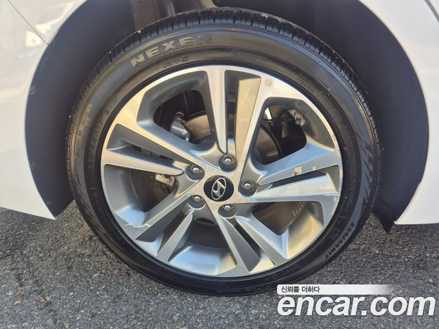 Hyundai AVANTE 2018 — photo 15