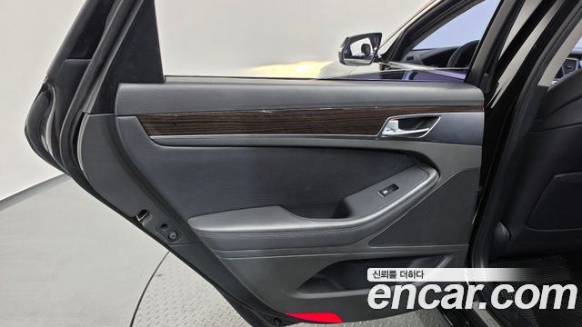 Genesis G80 2018 — photo 15