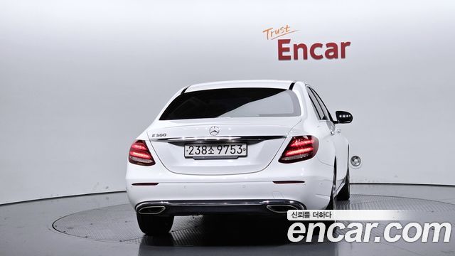 Mercedes-Benz E-Class 2019 — photo 4