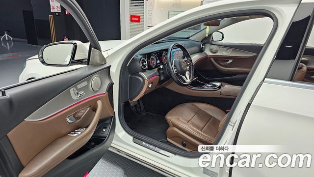 Mercedes-Benz E-Class 2019 — photo 13