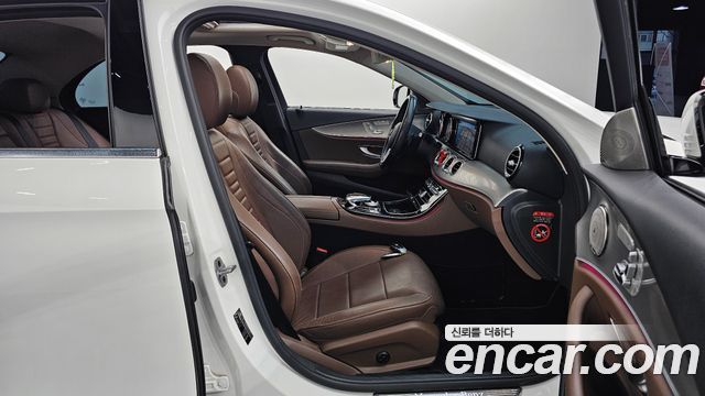 Mercedes-Benz E-Class 2019 — photo 18