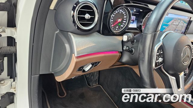 Mercedes-Benz E-Class 2019 — photo 22