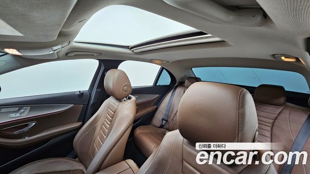 Mercedes-Benz E-Class 2019 — photo 25