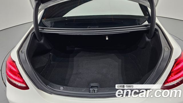 Mercedes-Benz E-Class 2019 — photo 26