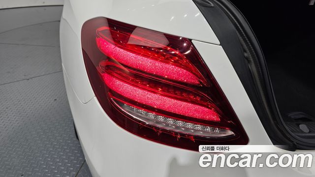 Mercedes-Benz E-Class 2019 — photo 9
