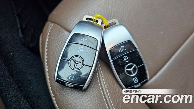 Mercedes-Benz E-Class 2019 — photo 27