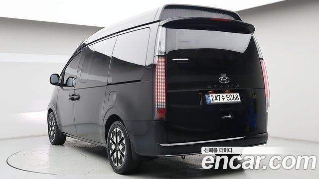 Hyundai Staria 2023 — photo 2