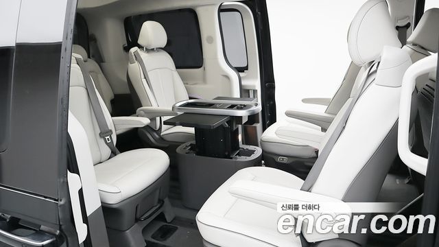 Hyundai Staria 2023 — photo 9