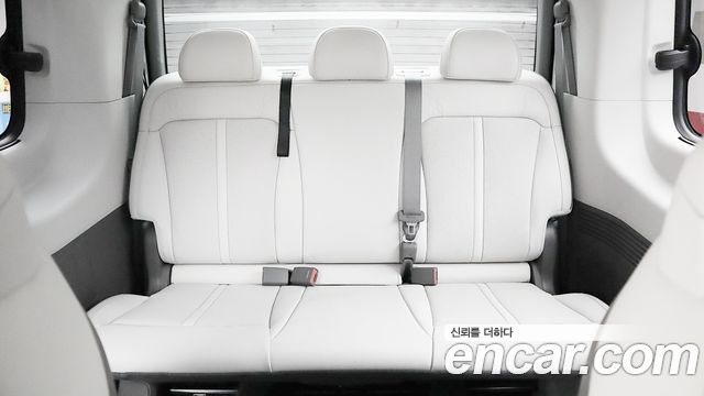 Hyundai Staria 2023 — photo 11
