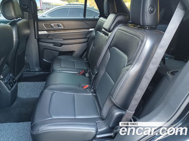 Ford Explorer 2017 — photo 11