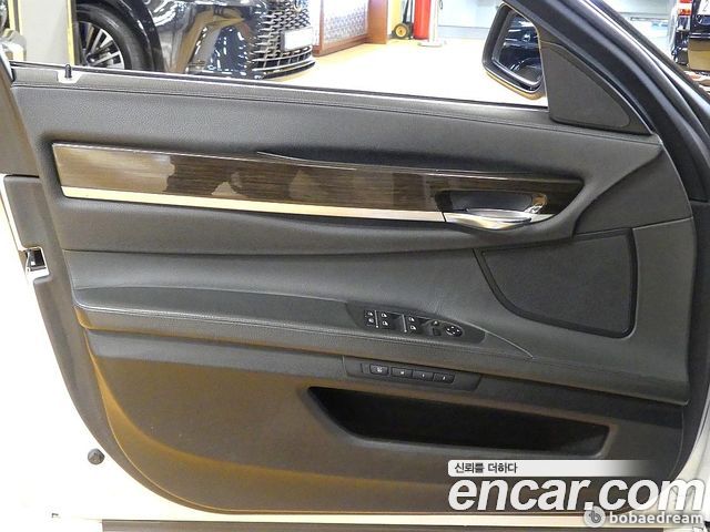BMW 7-Series 2009 — photo 11