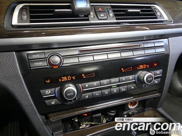 BMW 7-Series 2009 — photo 18