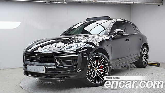 Porsche Macan 2024 — photo 1