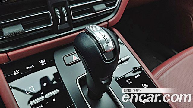 Porsche Macan 2024 — photo 15